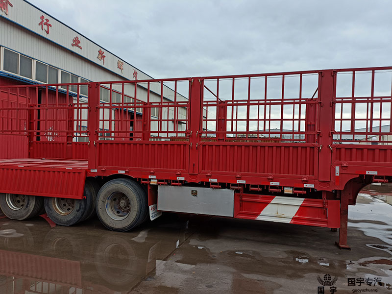 倉(cāng)欄半掛車又名花籃車