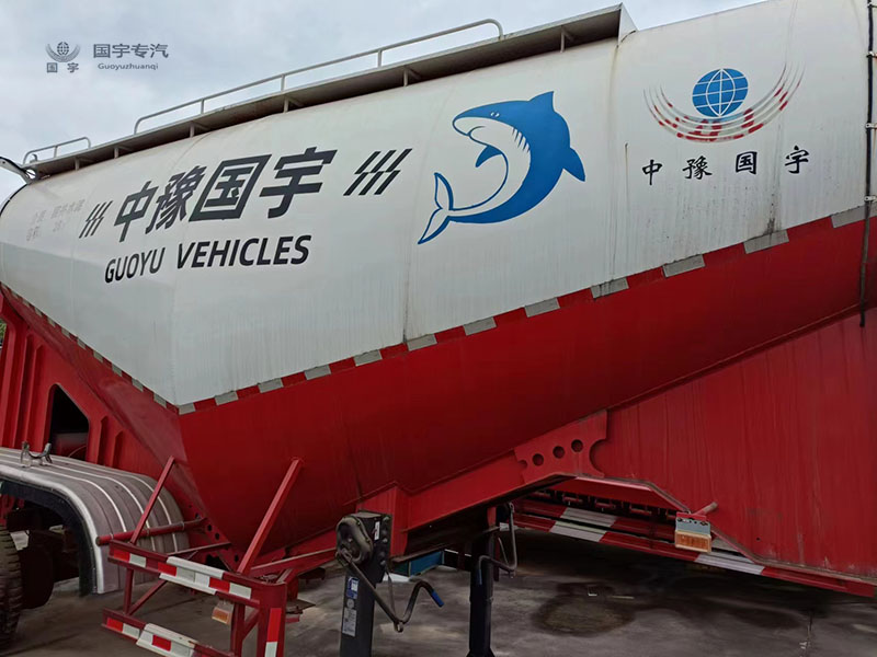 下灰罐式車:油(氣)田固井作業(yè)的關(guān)鍵角色!